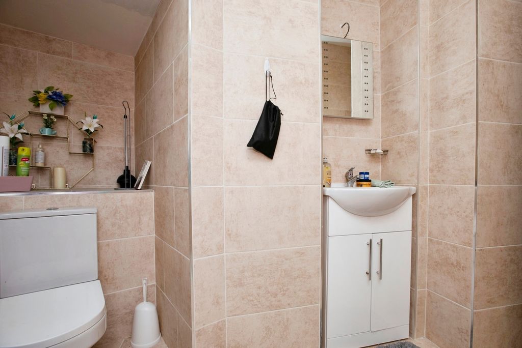 Property photo 3 of 9 Pbox-Img.Jpg