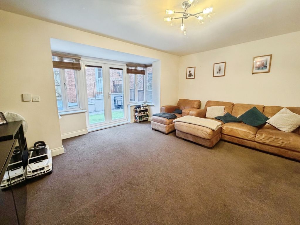 Property photo 2 of 19 Pbox-Img.Jpeg