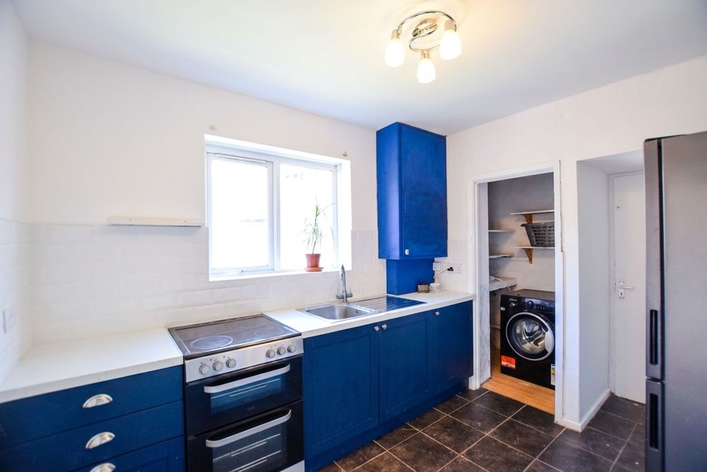 Property photo 1 of 9 Kitchen