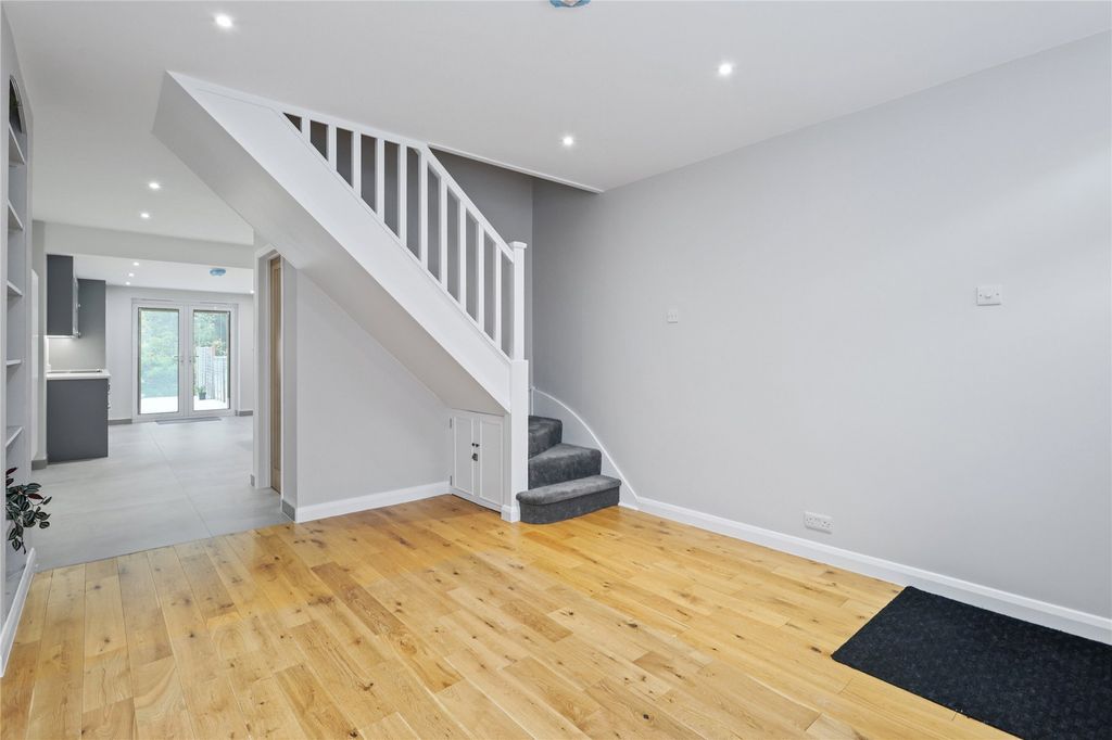 Property photo 2 of 13 Picture No. 12