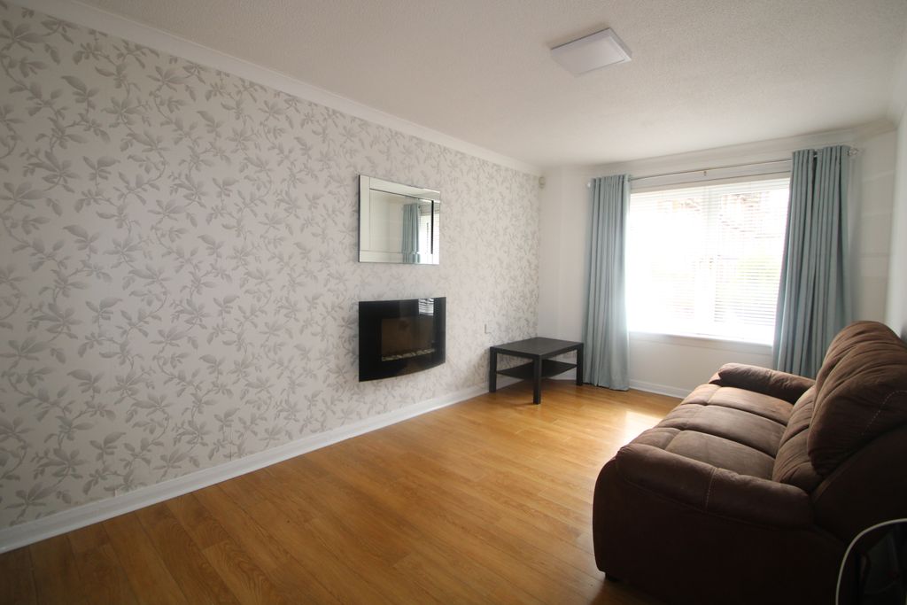 Property photo 3 of 11 Living Room