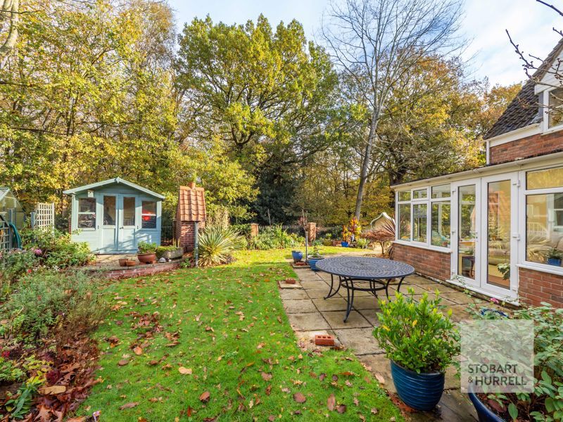 Property photo 3 of 31 Lawn Garden