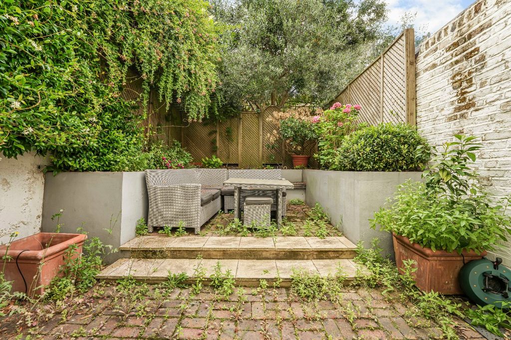 Property photo 3 of 16