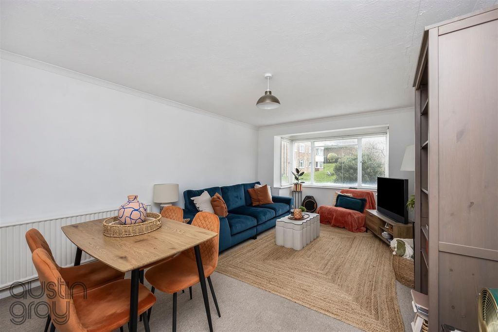 Property photo 2 of 13 London Road, Kingsmere, Flat 87-006.Jpg