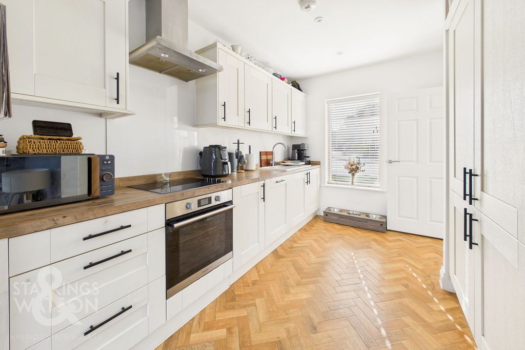 Property photo 3 of 17