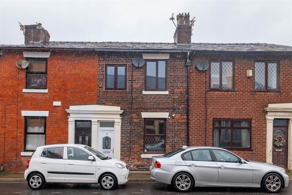 Property photo 1 of 14 Front External