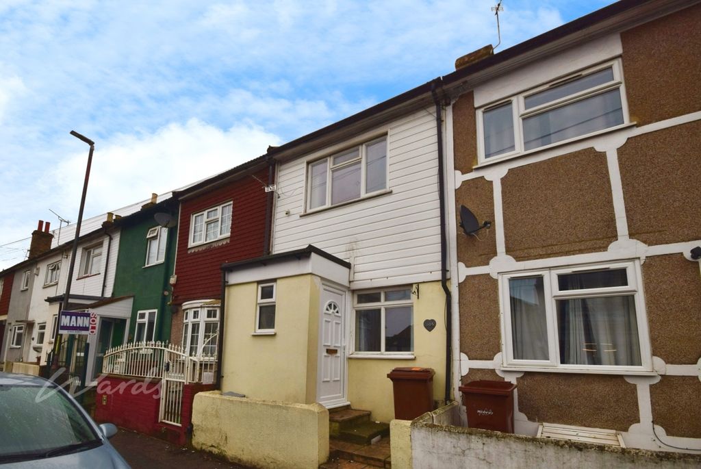 Property photo 1 of 7 Luton Front