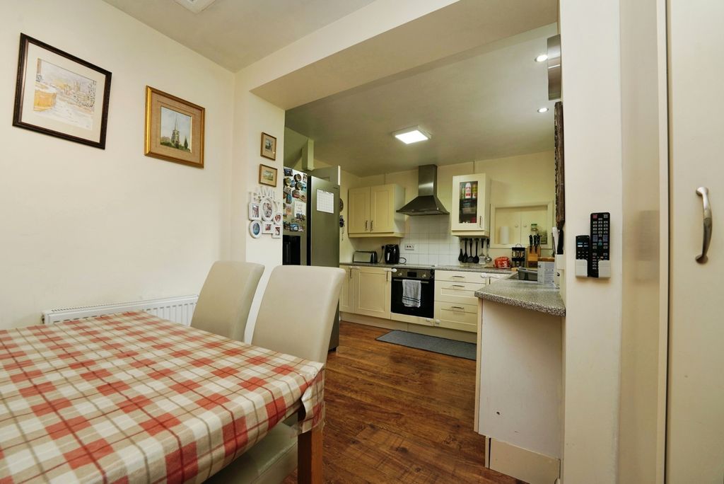 Property photo 3 of 17 Kitchen Diner
