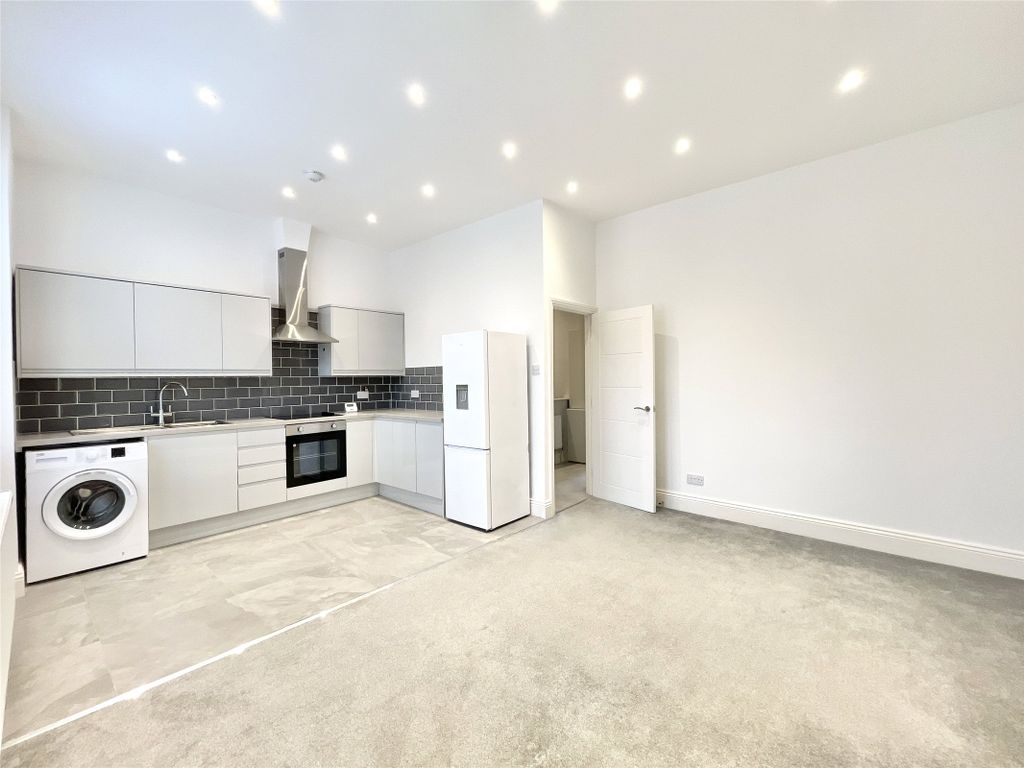 Property photo 2 of 15 Lounge/Kitchen