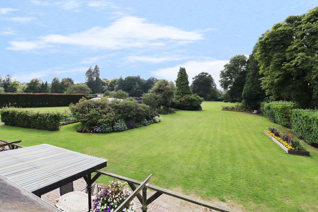 Property photo 2 of 35