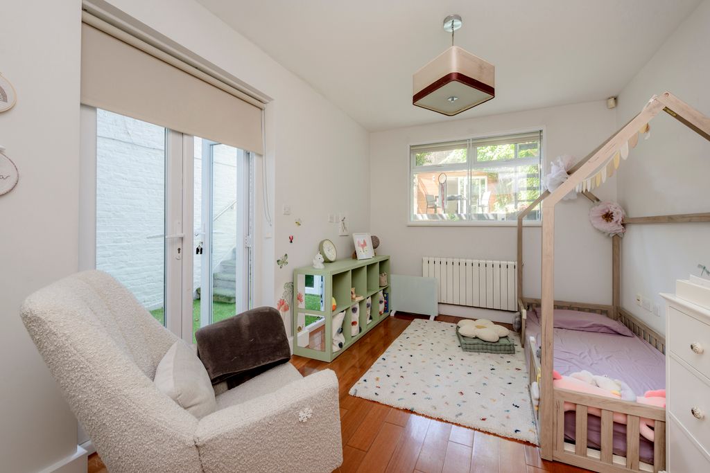 Property photo 2 of 13 1@11 Lexham Gdns-2421.Jpg