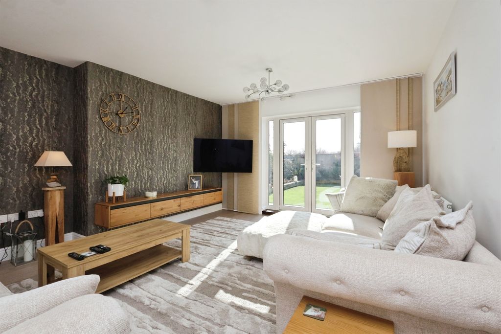 Property photo 2 of 25