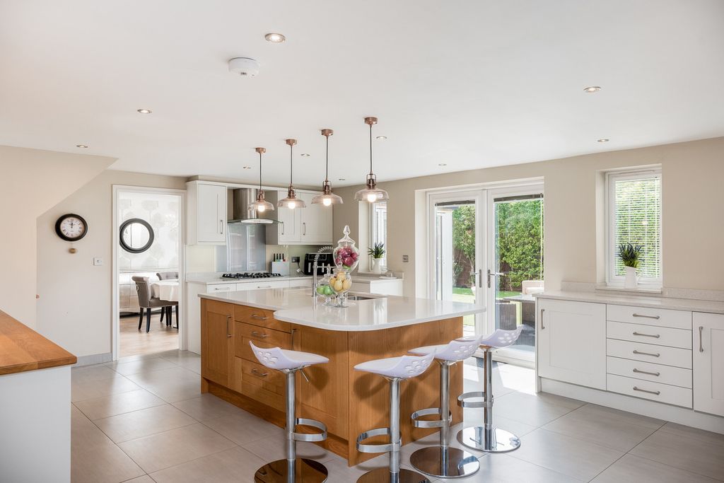 Property photo 2 of 29