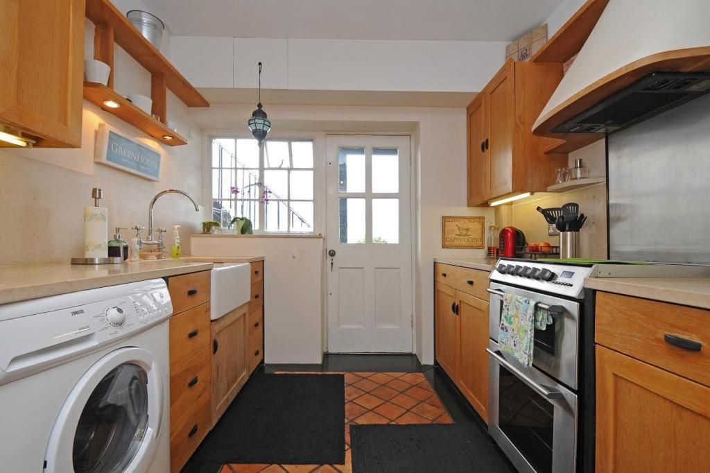 Property photo 2 of 25 Kitchen