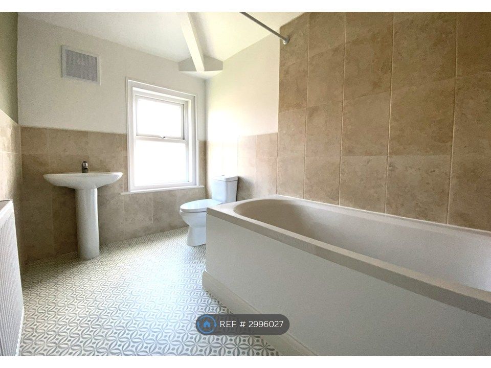 Property photo 3 of 7 Bathroom