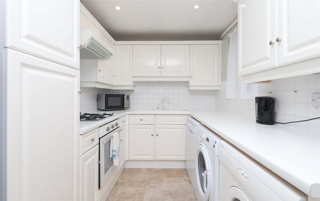 Property photo 3 of 16 Kitchen