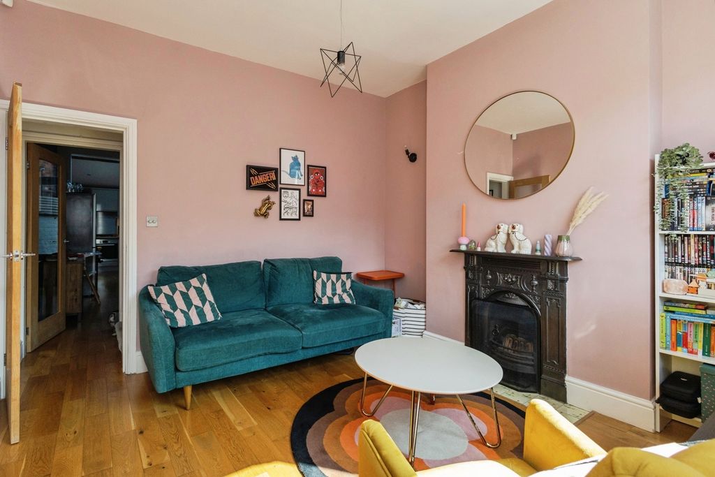 Property photo 2 of 21 Pbox-Img.Jpg