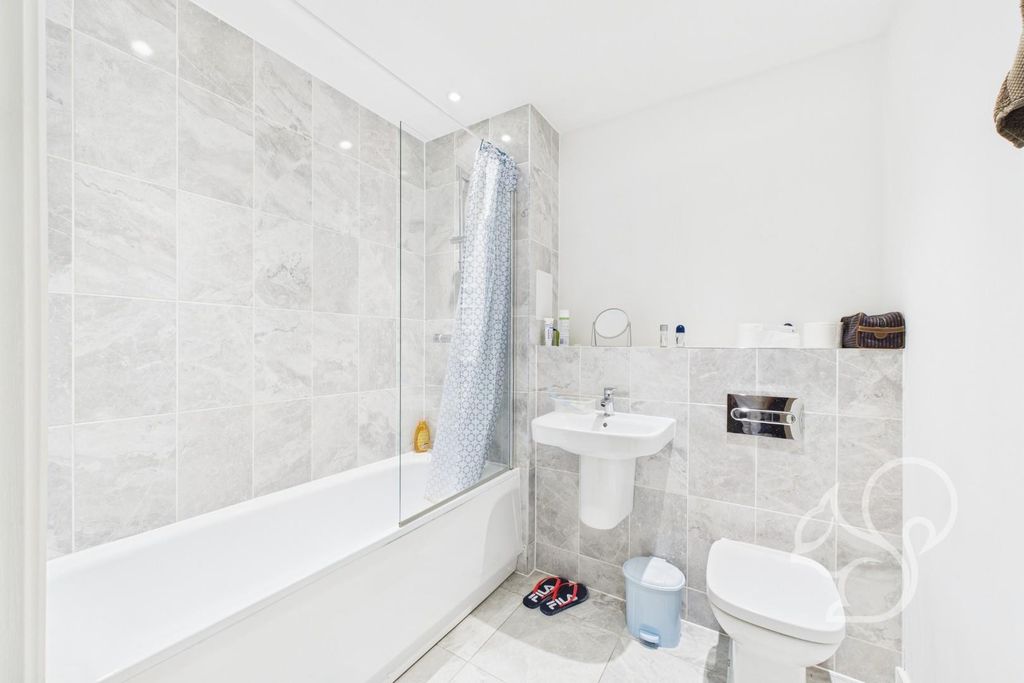 Property photo 2 of 8 Cam05287G0-Pr0085-Still004.Jpg