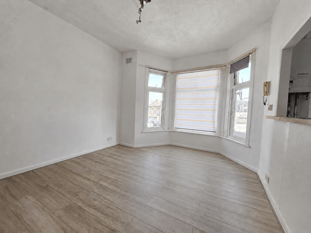 Property photo 1 of 6 One Bedroom Flat To Rent Next To Ilford Station