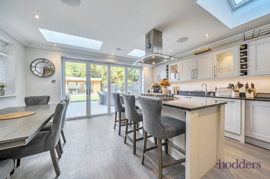 Property photo 2 of 21 0B88Ff5F-d72A-431...