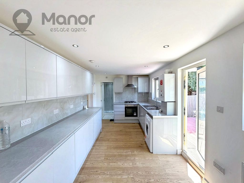 Property photo 1 of 20 Kitchen