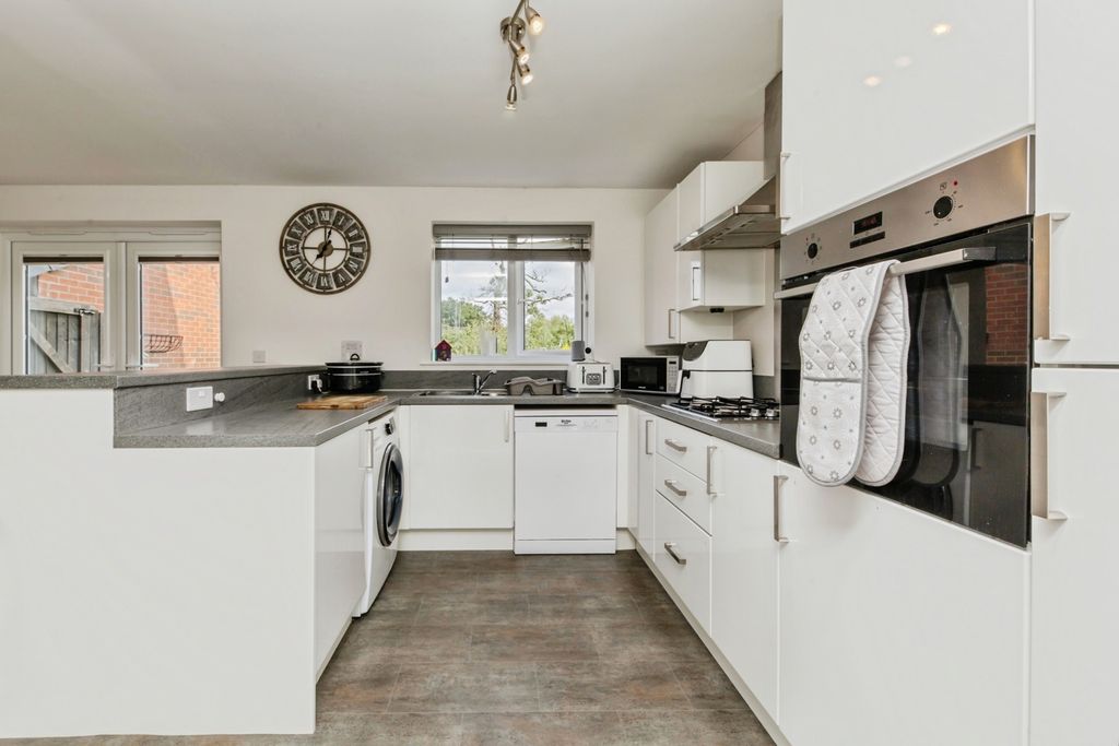 Property photo 3 of 16 Photo