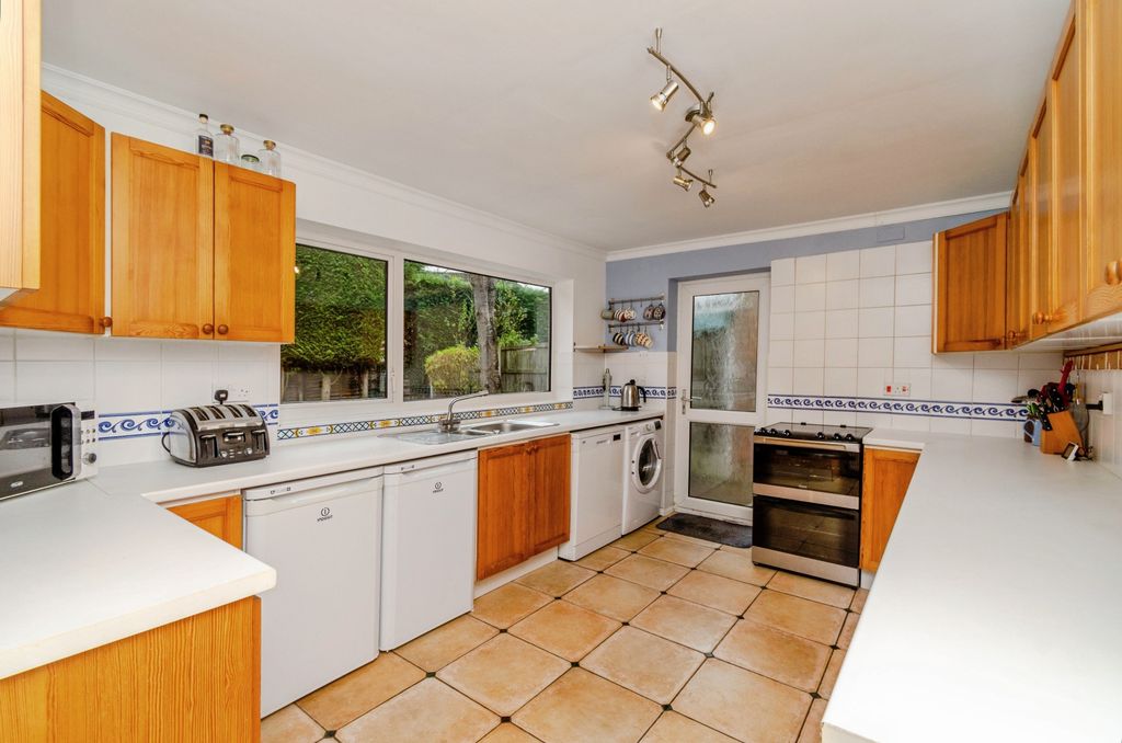 Property photo 2 of 19 Kitchen