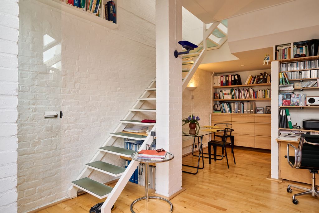 Property photo 2 of 12