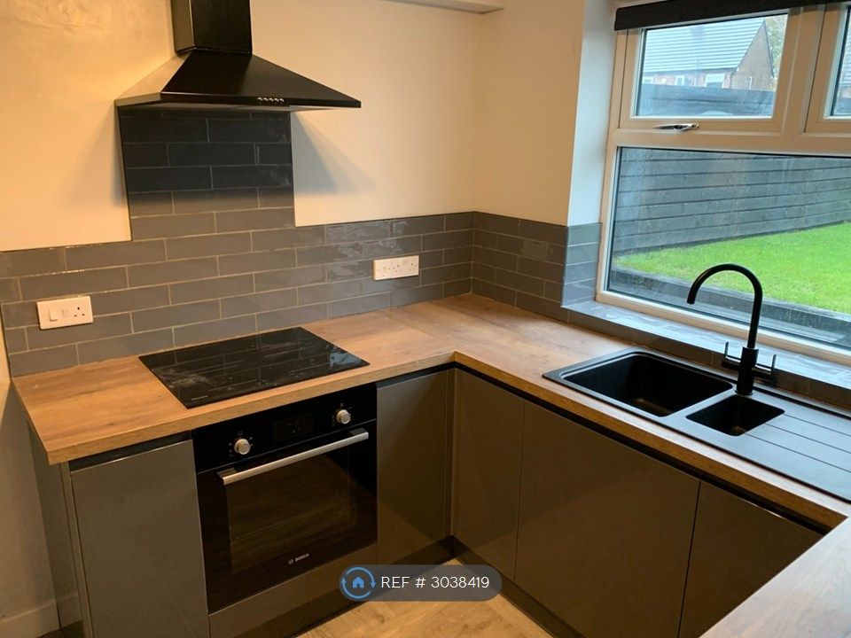 Property photo 2 of 14 Kitchen