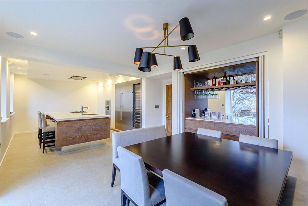 Property photo 3 of 25 Kitchen/Dining Room