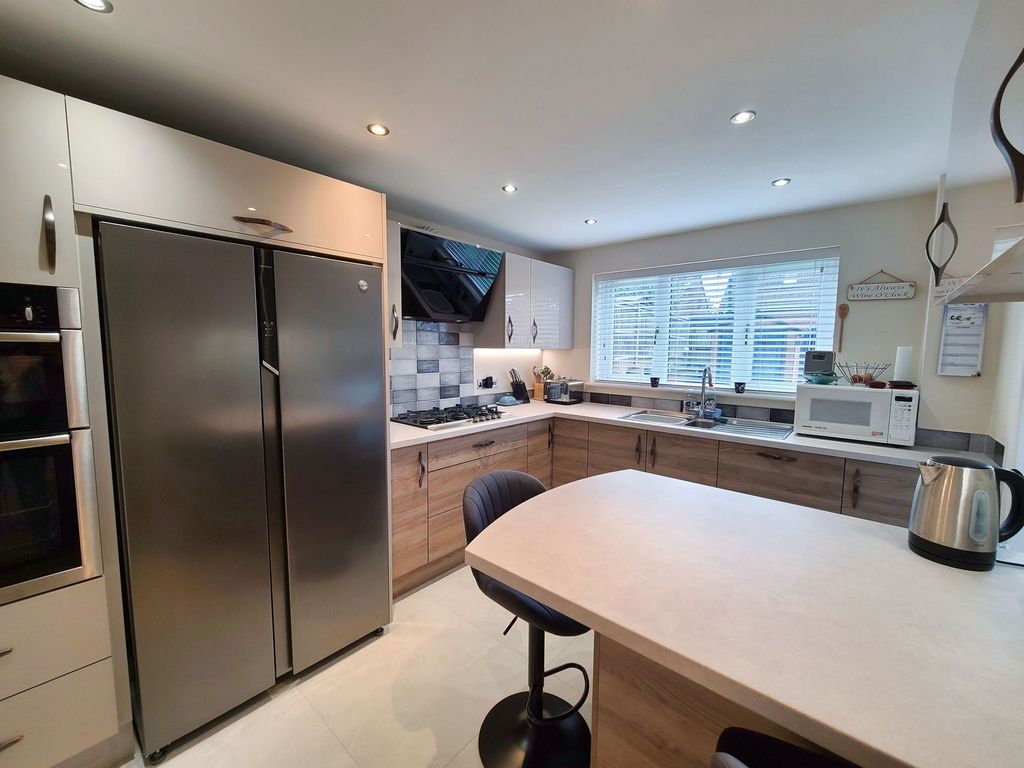 Property photo 3 of 25