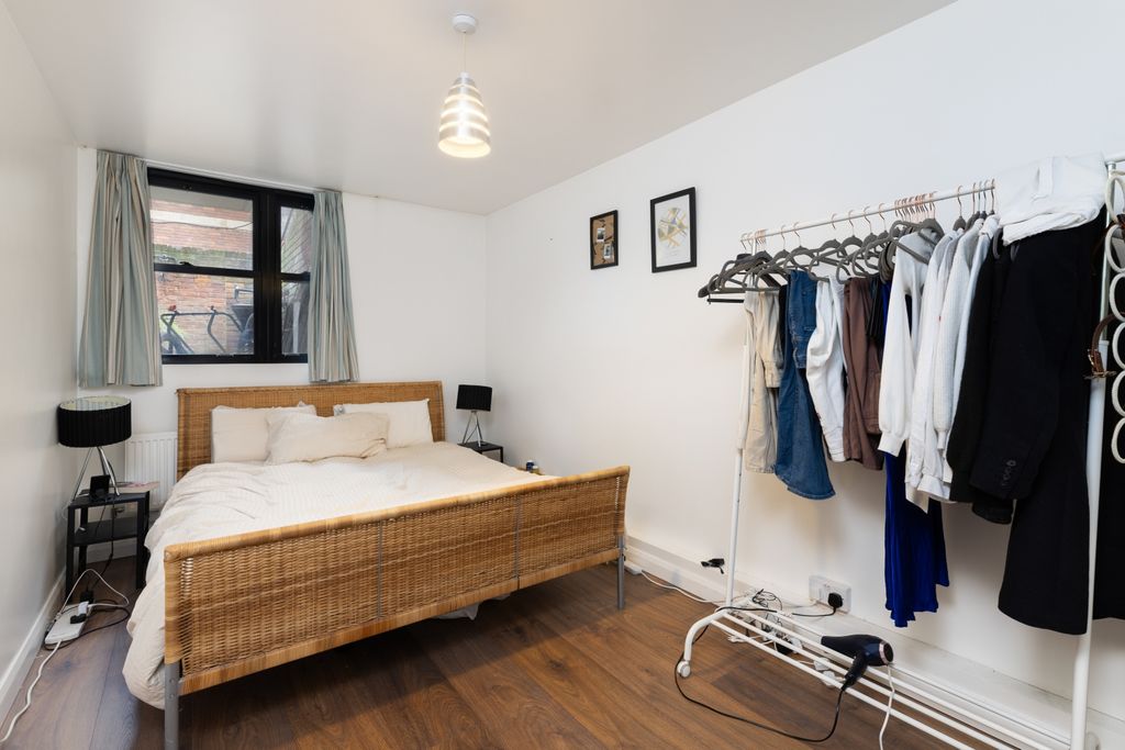 Property photo 2 of 9 1st Bedroom