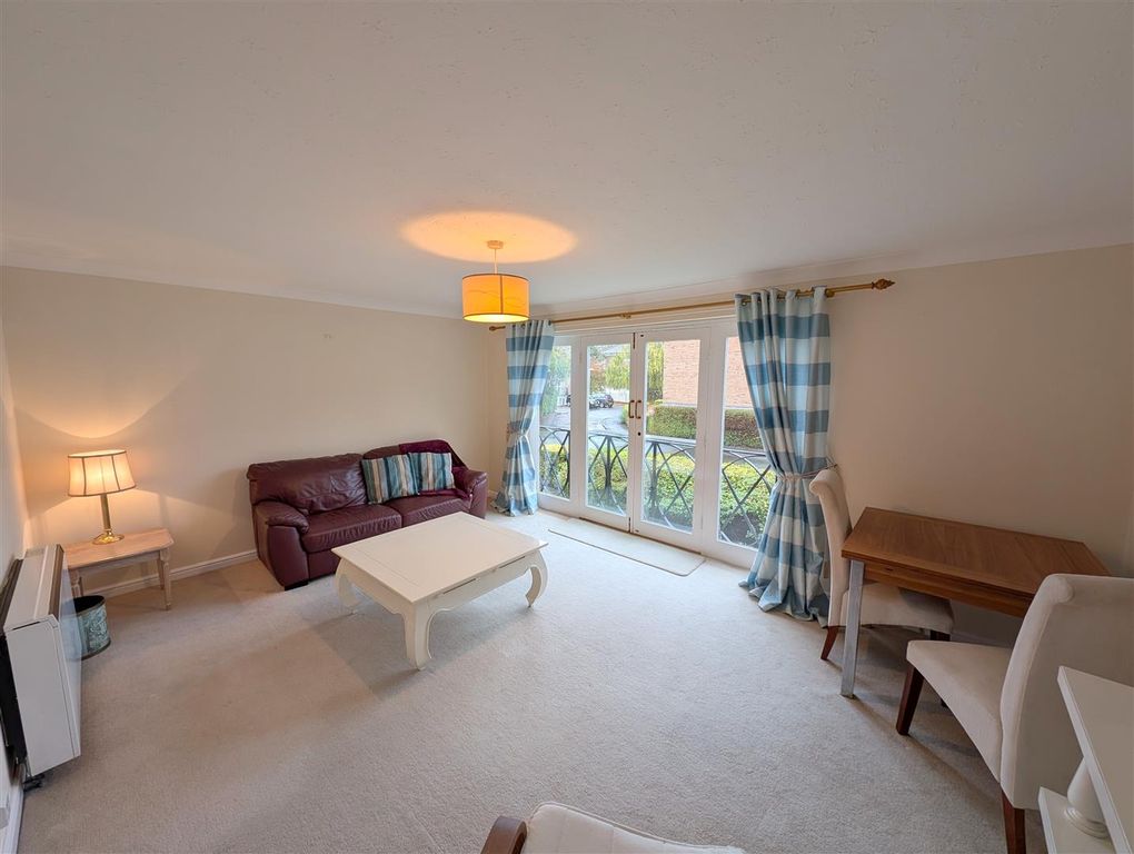 Property photo 2 of 13 Lounge