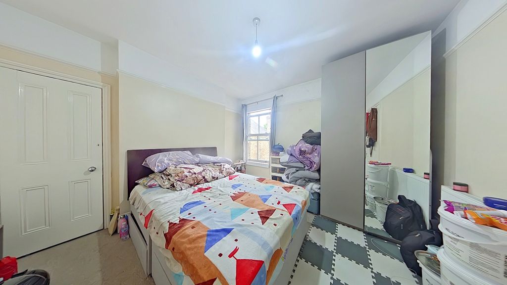 Property photo 3 of 10 Bedroom 1