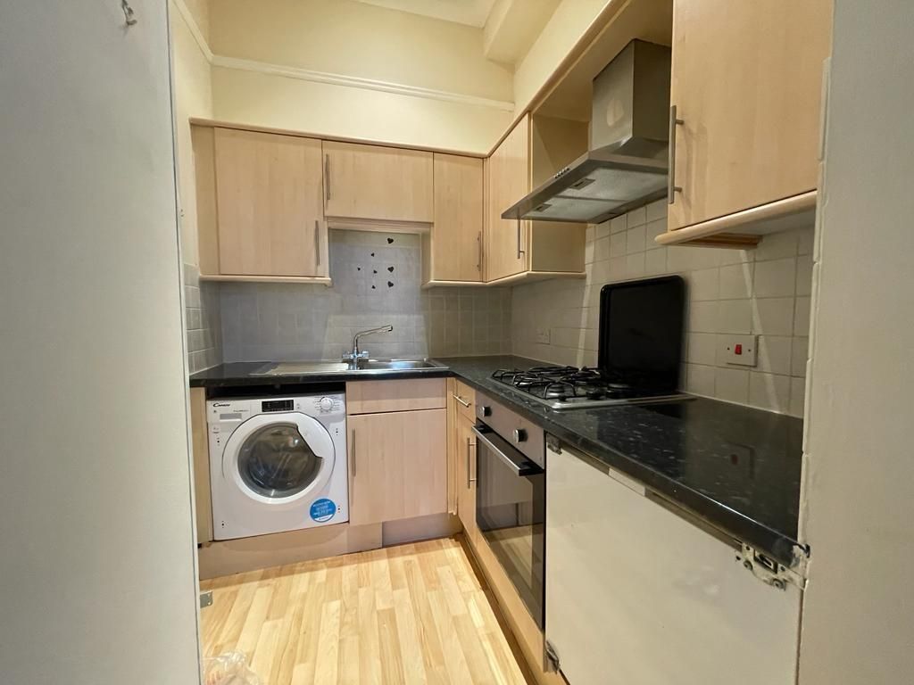 Property photo 3 of 7 Kitchen