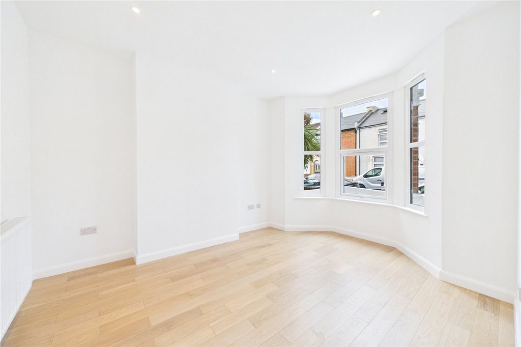 Property photo 2 of 37 Picture No. 07