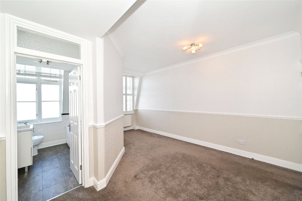 Property photo 3 of 7 Picture No. 11
