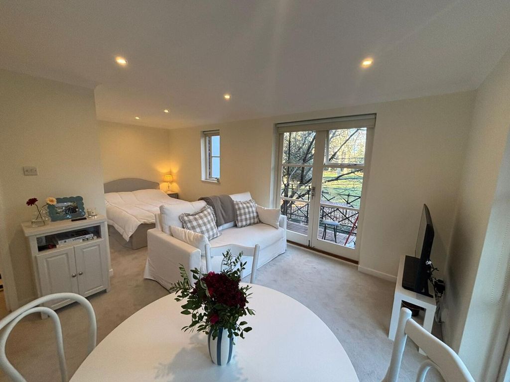 Property photo 1 of 13 Bedroom