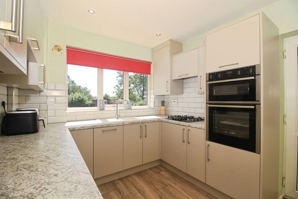Property photo 2 of 17 Breakfast Kitchen