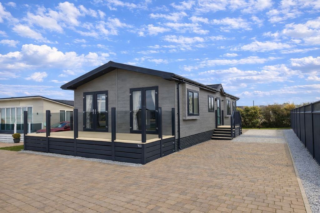 Property photo 1 of 15 External