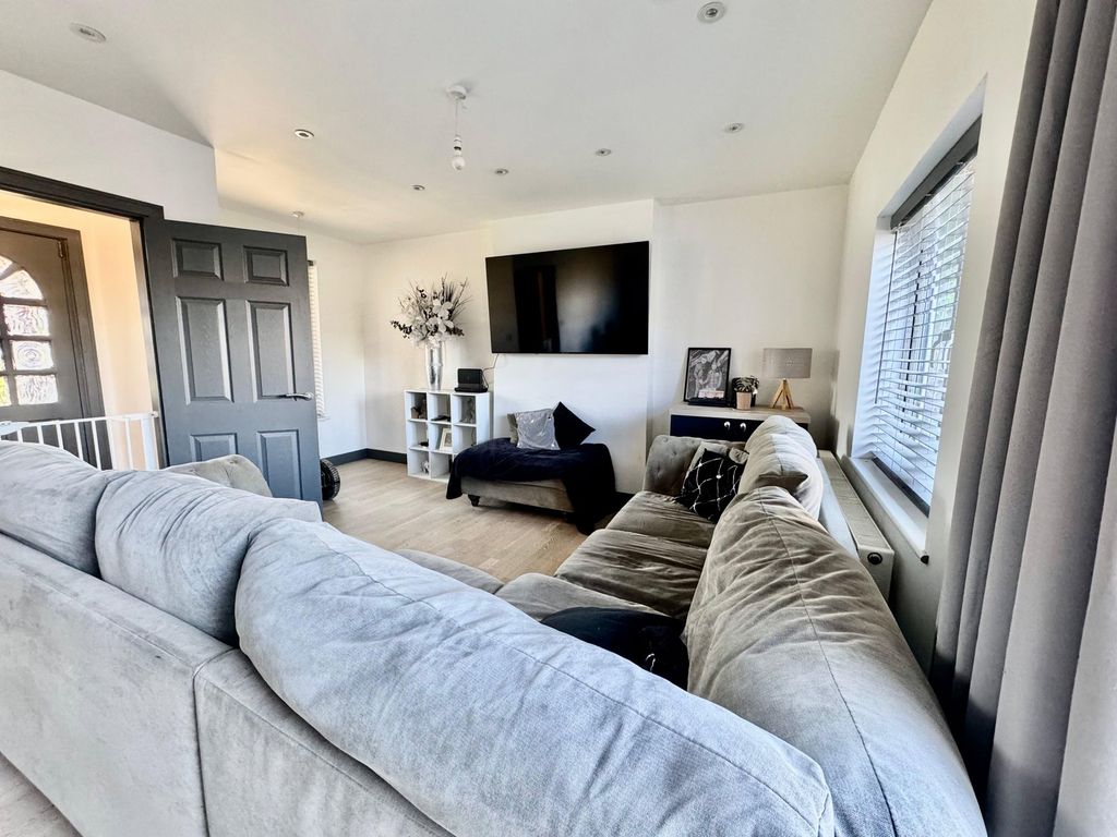 Property photo 3 of 26