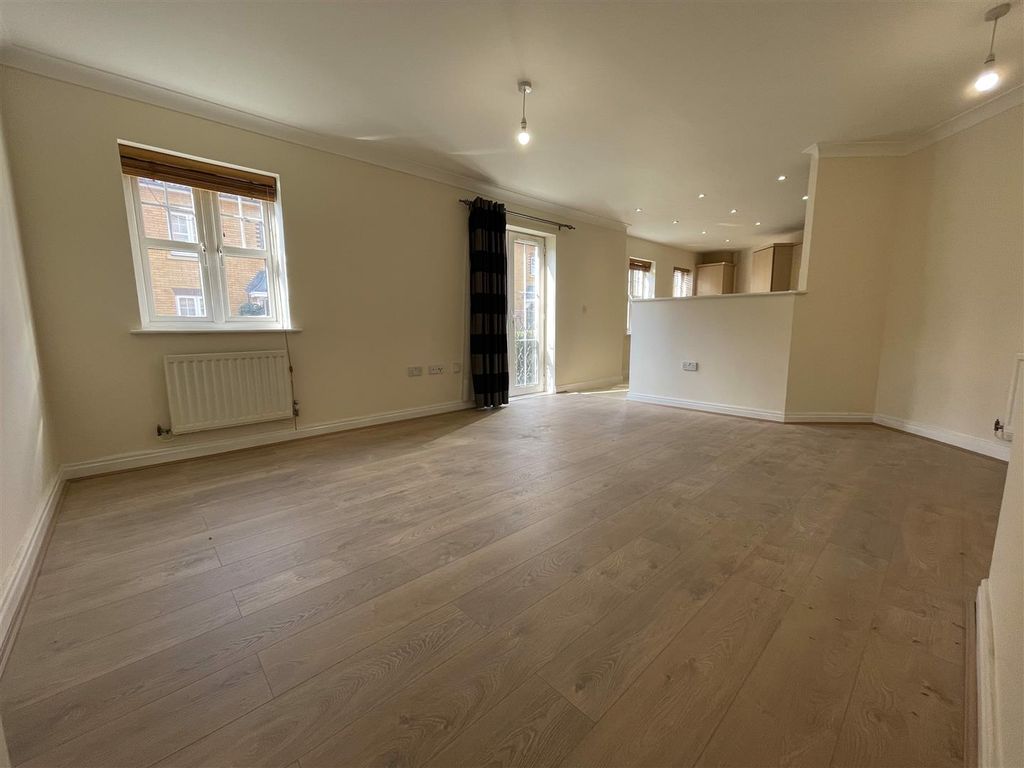 Property photo 2 of 25