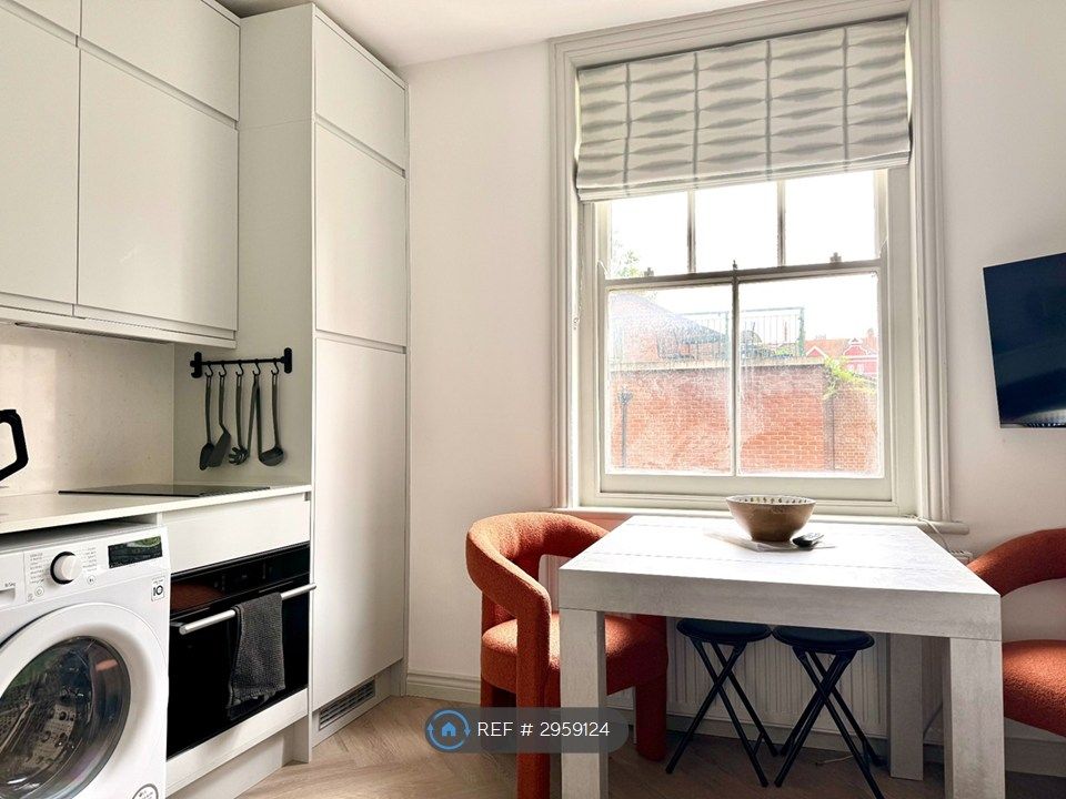 Property photo 1 of 8 Extending Dining Table In Living Areaw