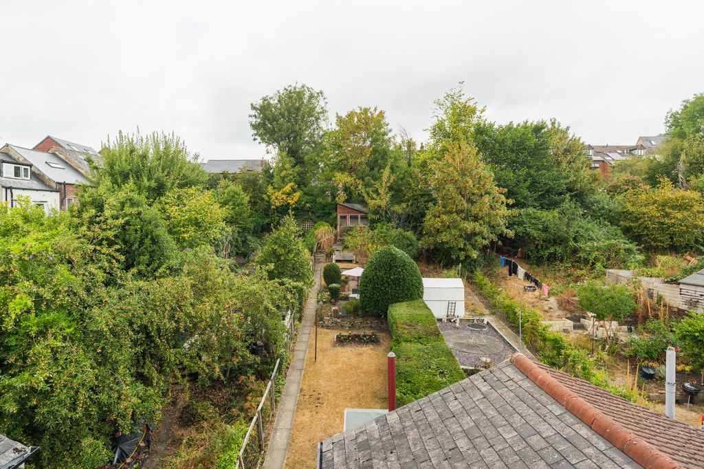 Property photo 3 of 33