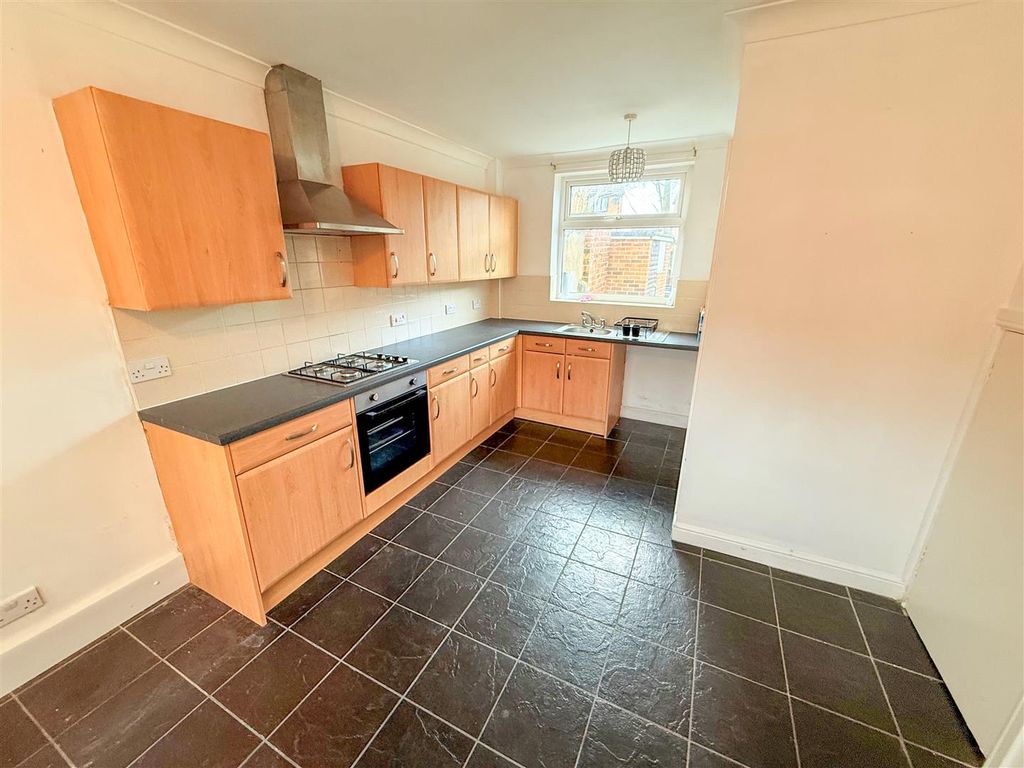 Property photo 3 of 9 Dining Kitchen