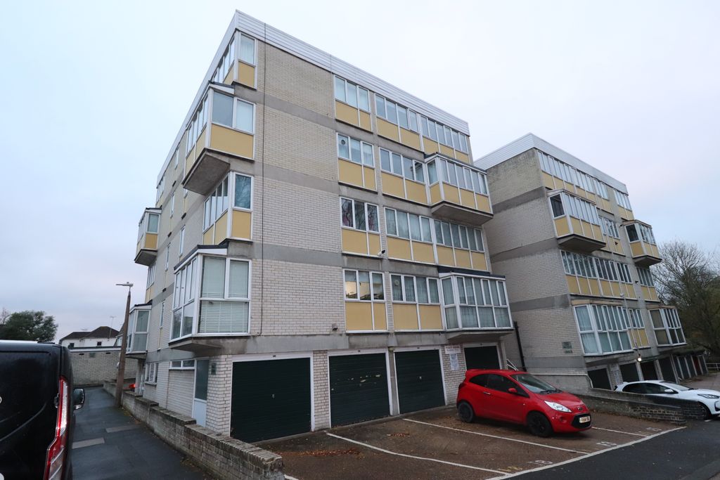 Property photo 1 of 6