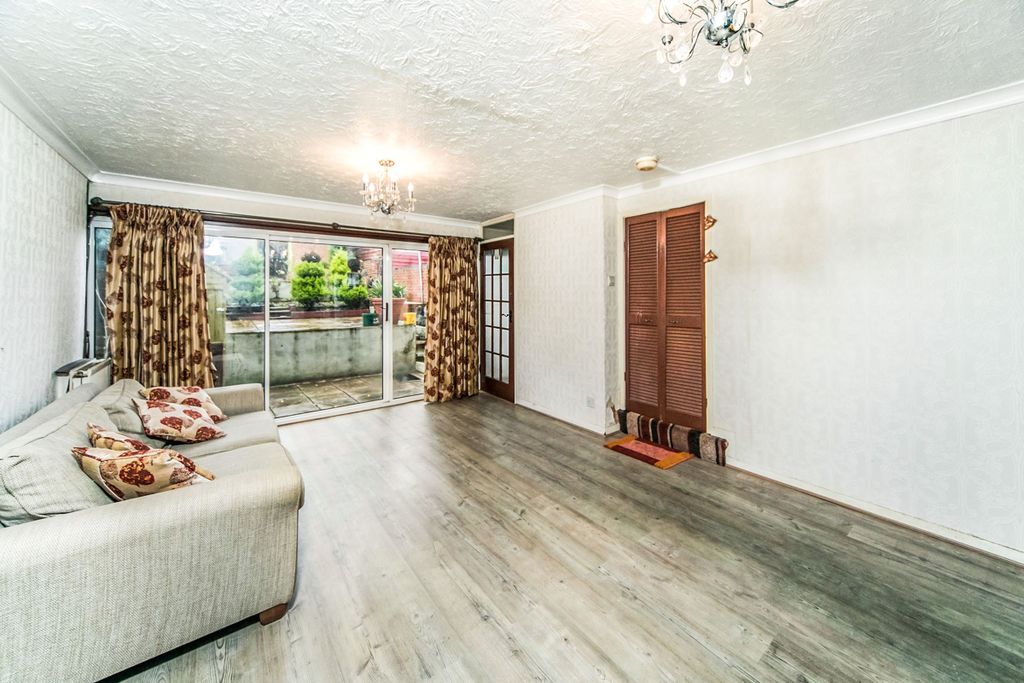 Property photo 2 of 9 646Fdeb4-Ef53-4Da8-8