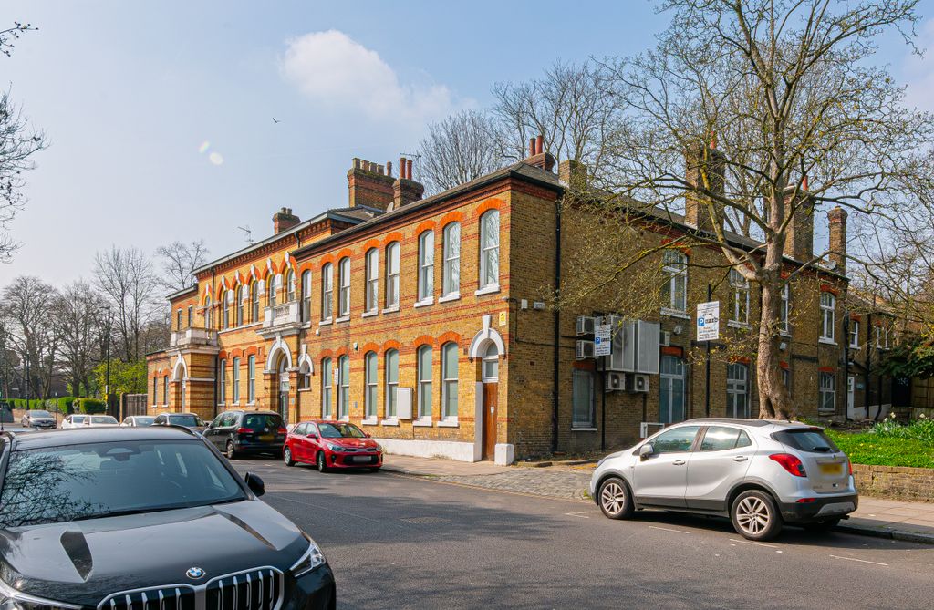 Property photo 1 of 29 St John's Way 131-002