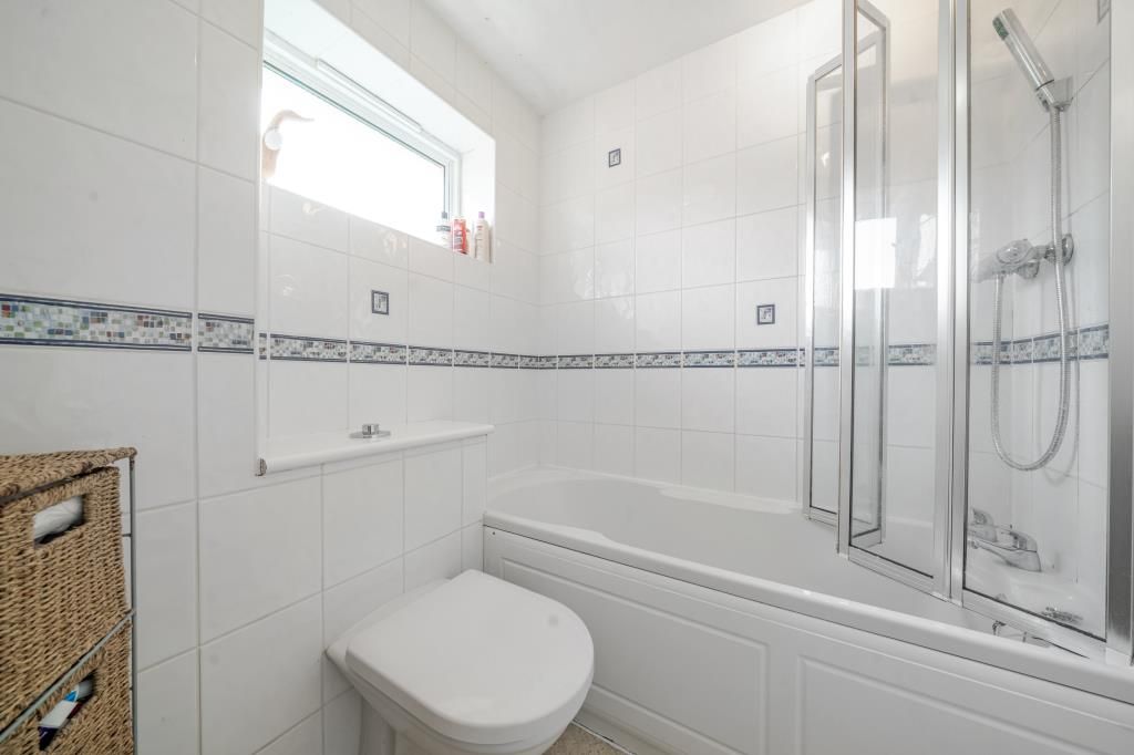Property photo 2 of 16 Bathroom