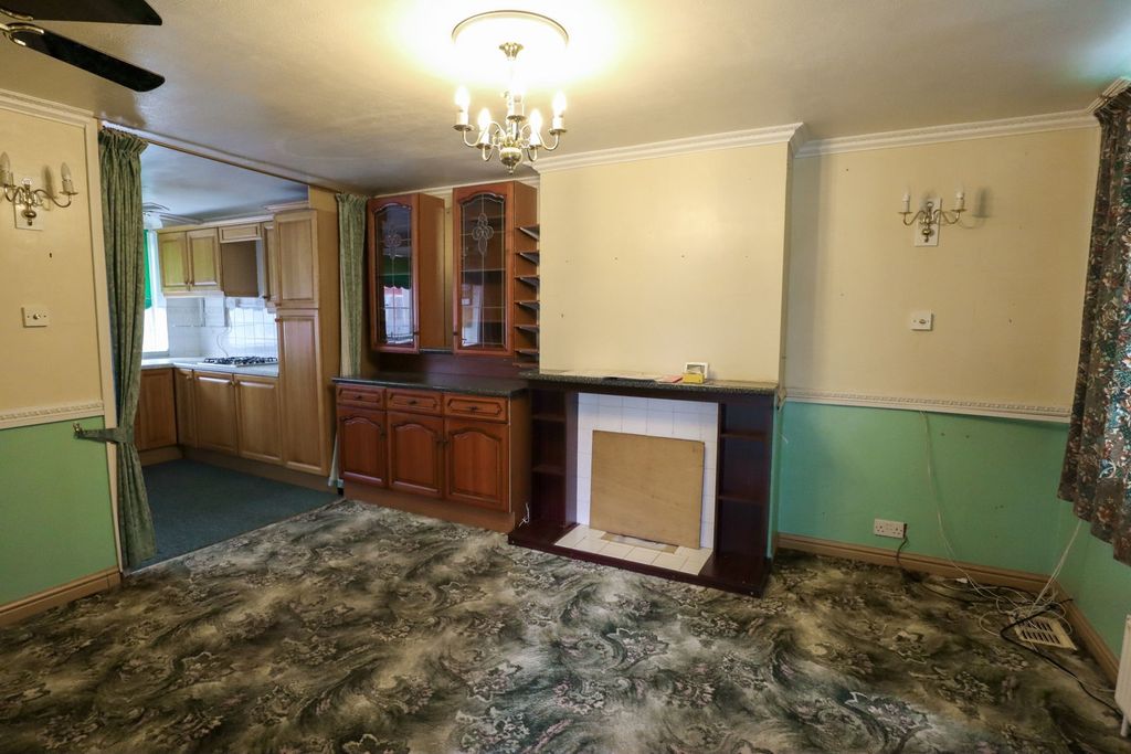 Property photo 2 of 13